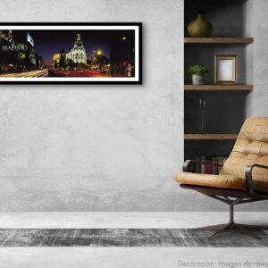 Póster fotográfico panorámico del edificio Metrópolis en Madrid, impresión de alta calidad ideal para decorar hogares, oficinas, restaurantes y hoteles; souvenir perfecto y regalo para estudiantes, viajeros, madrileños y amantes de la fotografía.
